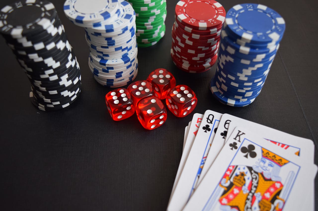 Mastering Online Poker: Strategic Insights and Pro Tips for Success